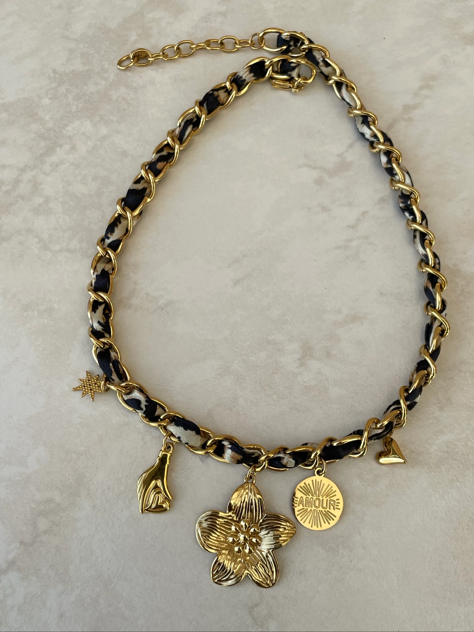 Collar cadena unisexe de acero inoxidable y tela satinada – photo 4
